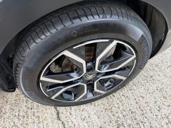 Citroen e-C4 50kWh Shine Plus Auto 5dr (7.4kW Charger)