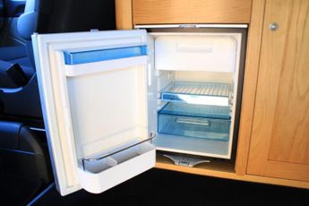 Volkswagen Transporter 2.0 TDI T28 BlueMotion Tech Highline DSG FWD SWB Euro 6 (s/s) 5d