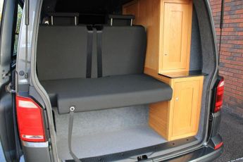 Volkswagen Transporter 2.0 TDI T28 BlueMotion Tech Highline DSG FWD SWB Euro 6 (s/s) 5d