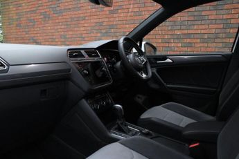 Volkswagen Tiguan 2.0 TDI R-Line Tech DSG 4Motion Euro 6 (s/s) 5dr