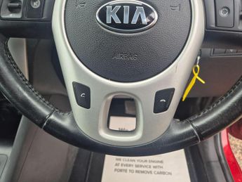 Kia Venga 1.6 2 5dr Auto