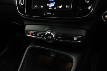 Volvo XC40 2.0 D4 R-Design Pro Auto AWD Euro 6 (s/s) 5dr