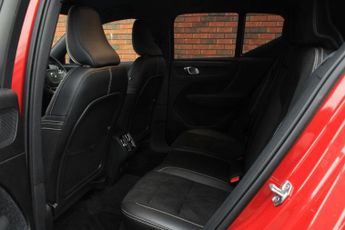 Volvo XC40 2.0 D4 R-Design Pro Auto AWD Euro 6 (s/s) 5dr