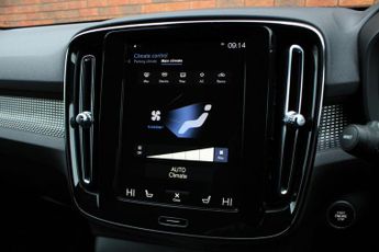 Volvo XC40 2.0 D4 R-Design Pro Auto AWD Euro 6 (s/s) 5dr