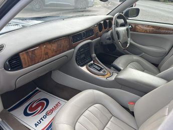 Jaguar V8 Xj Series XJ8 4.0 4dr Auto