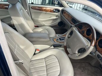 Jaguar V8 Xj Series XJ8 4.0 4dr Auto