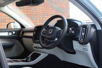 Volvo XC40 2.0 D3 Momentum Auto Euro 6 (s/s) 5dr
