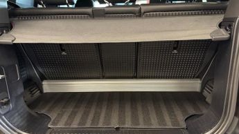 Land Rover Defender 3.0 D250 X-Dynamic SE 90 3dr Auto