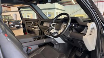 Land Rover Defender 3.0 D250 X-Dynamic SE 90 3dr Auto