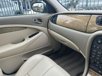 Jaguar S-Type 4.2 V8 SE 4dr Auto