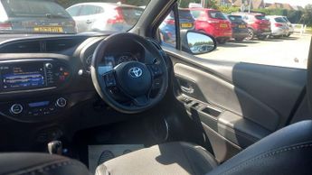 Toyota Yaris 1.5 Hybrid Excel 5dr CVT