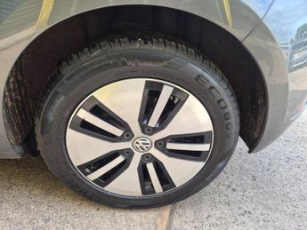 Volkswagen Golf 99kW e-Golf 35kWh 5dr Auto