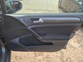 Volkswagen Golf 99kW e-Golf 35kWh 5dr Auto