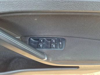 Volkswagen Golf 99kW e-Golf 35kWh 5dr Auto