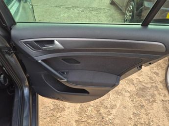 Volkswagen Golf 99kW e-Golf 35kWh 5dr Auto