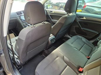 Volkswagen Golf 99kW e-Golf 35kWh 5dr Auto
