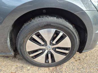 Volkswagen Golf 99kW e-Golf 35kWh 5dr Auto