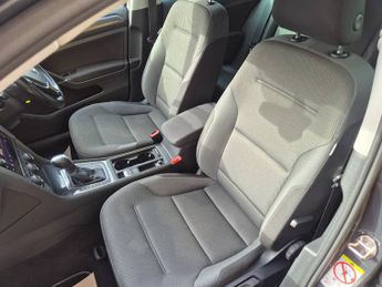 Volkswagen Golf 99kW e-Golf 35kWh 5dr Auto