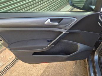 Volkswagen Golf 99kW e-Golf 35kWh 5dr Auto