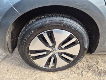 Volkswagen Golf 99kW e-Golf 35kWh 5dr Auto