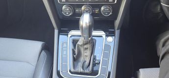 Volkswagen Passat 2.0 TDI R-Line 4dr DSG [Panoramic Roof]