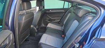 Volkswagen Passat 2.0 TDI R-Line 4dr DSG [Panoramic Roof]