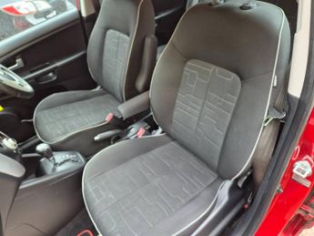 Kia Venga 1.6 2 5dr Auto