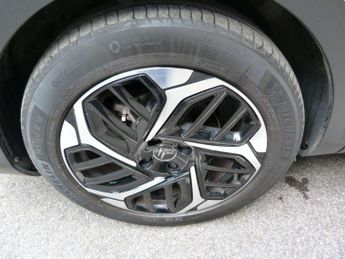 Citroen C4 1.2 PureTech Shine EAT8 Euro 6 (s/s) 5dr