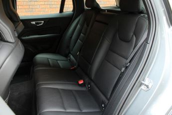 Volvo V60 Cross Country 2.0 D4 Plus Auto AWD Euro 6 (s/s) 5dr