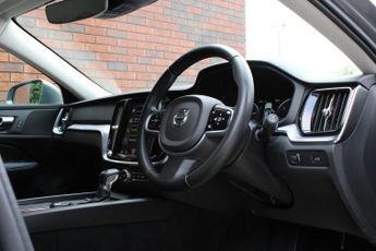 Volvo V60 Cross Country 2.0 D4 Plus Auto AWD Euro 6 (s/s) 5dr