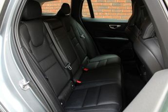 Volvo V60 Cross Country 2.0 D4 Plus Auto AWD Euro 6 (s/s) 5dr