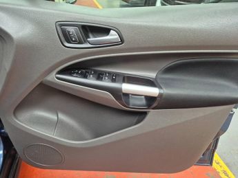 Ford Grand Tourneo Connect WHEELCHAIR ACCESSIBLE1.5 EcoBlue 120 Titanium 5dr Powershift