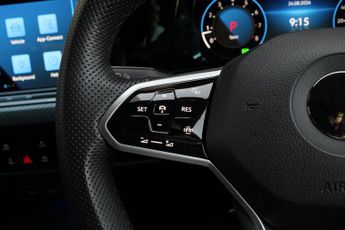 Volkswagen Golf 1.5 eTSI MHEV R-Line DSG Euro 6 (s/s) 5dr