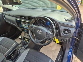 Toyota Auris 1.4 D-4D Business Edition TSS 5dr