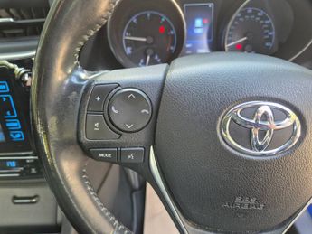 Toyota Auris 1.4 D-4D Business Edition TSS 5dr