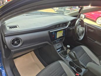 Toyota Auris 1.4 D-4D Business Edition TSS 5dr
