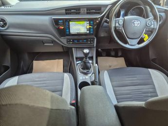 Toyota Auris 1.4 D-4D Business Edition TSS 5dr