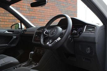 Volkswagen Tiguan 2.0 TSI R-Line DSG 4Motion Euro 6 (s/s) 5dr