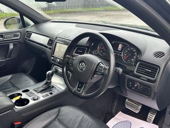 VOLKSWAGEN TOUAREG 3.0 V6 R-LINE TDI BLUEMOTION TECHNOLOGY 5DR Automatic