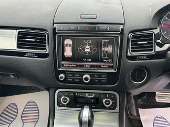 VOLKSWAGEN TOUAREG 3.0 V6 R-LINE TDI BLUEMOTION TECHNOLOGY 5DR Automatic