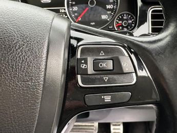 VOLKSWAGEN TOUAREG 3.0 V6 R-LINE TDI BLUEMOTION TECHNOLOGY 5DR Automatic