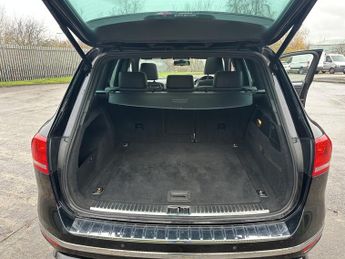 VOLKSWAGEN TOUAREG 3.0 V6 R-LINE TDI BLUEMOTION TECHNOLOGY 5DR Automatic