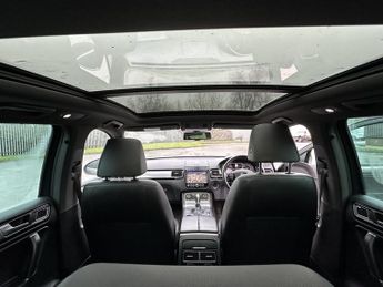 VOLKSWAGEN TOUAREG 3.0 V6 R-LINE TDI BLUEMOTION TECHNOLOGY 5DR Automatic