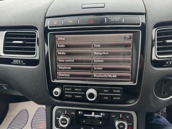 VOLKSWAGEN TOUAREG 3.0 V6 R-LINE TDI BLUEMOTION TECHNOLOGY 5DR Automatic