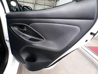 TOYOTA YARIS DESIGN FHEV 1.5 DESIGN FHEV 5DR CVT