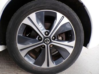 NISSAN LEAF TEKNA 5DR Automatic