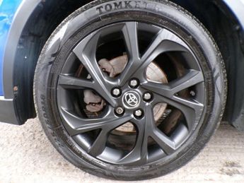 TOYOTA C-HR 1.8 DYNAMIC 5DR CVT