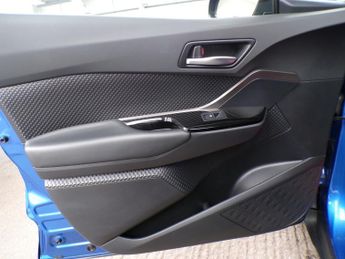 TOYOTA C-HR 1.8 DYNAMIC 5DR CVT