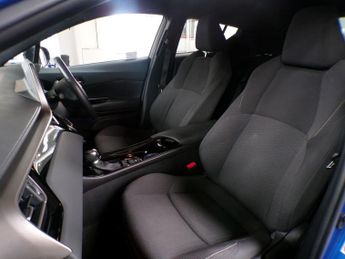 TOYOTA C-HR 1.8 DYNAMIC 5DR CVT