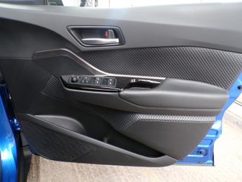 TOYOTA C-HR 1.8 DYNAMIC 5DR CVT